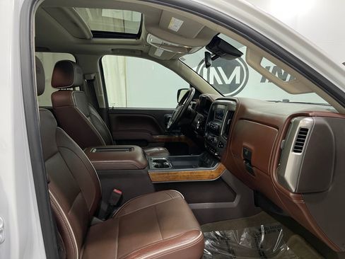 Used 2016 Chevrolet Silverado 1500 High Country w/ High Country Premium Package AWD/4WD image 32