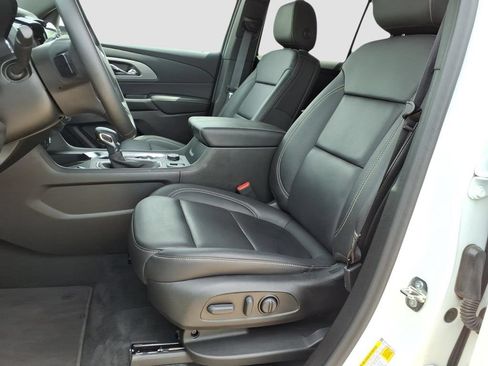 Used 2023 Chevrolet Traverse LT FWD image 23