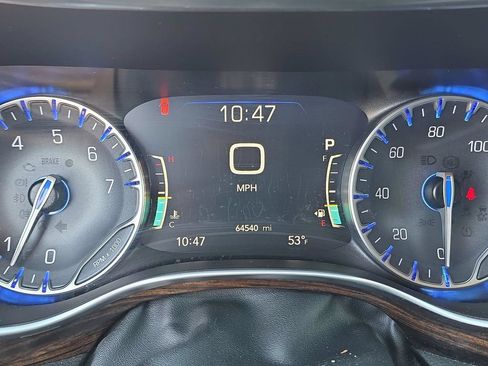 Used 2024 Chrysler Pacifica Limited FWD image 40