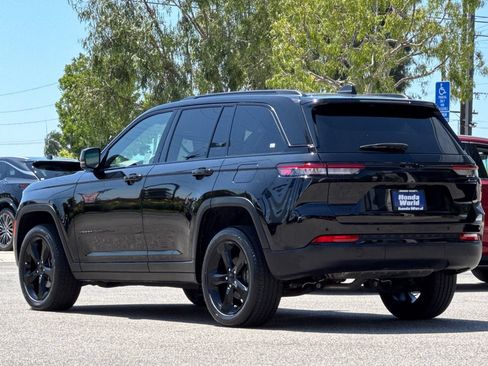 Used 2023 Jeep Grand Cherokee Altitude AWD/4WD image 6