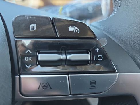 New 2026 Hyundai Elantra Limited FWD image 27