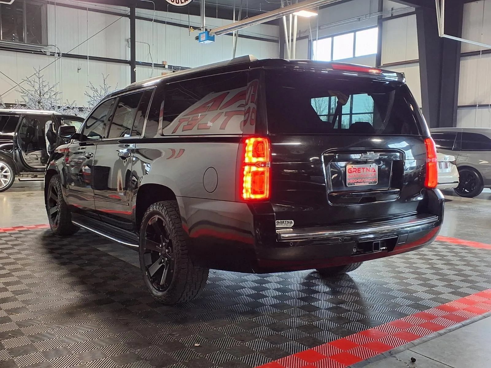 Used 2017 Chevrolet Suburban Premier w/ Max Trailering Package AWD/4WD image 4