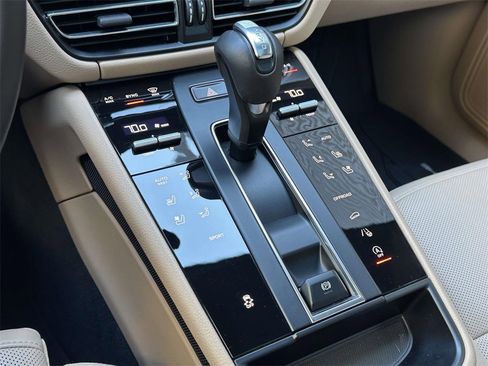 Used 2025 Porsche Macan image 28