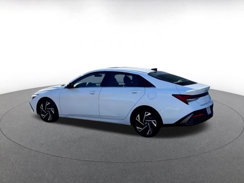 Used 2025 Hyundai Elantra SEL image 10