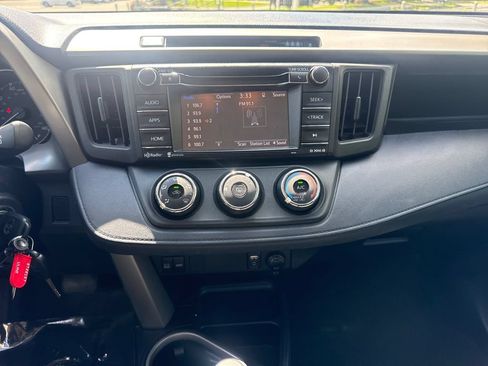 Used 2017 Toyota RAV4 LE FWD image 18