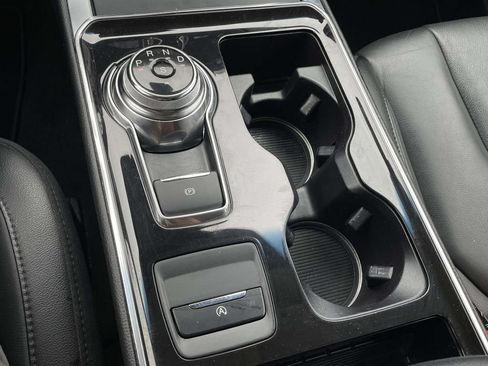 Used 2019 Ford Edge Titanium FWD image 21