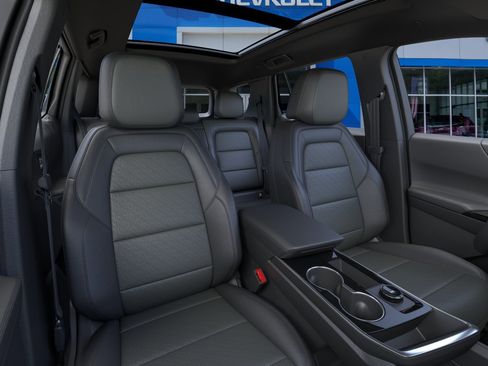 New 2026 Chevrolet Equinox LT w/ Convenience Package II AWD/4WD image 16