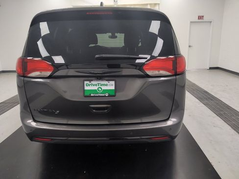 Used 2020 Chrysler Pacifica Touring w/ S Appearance Package FWD image 6