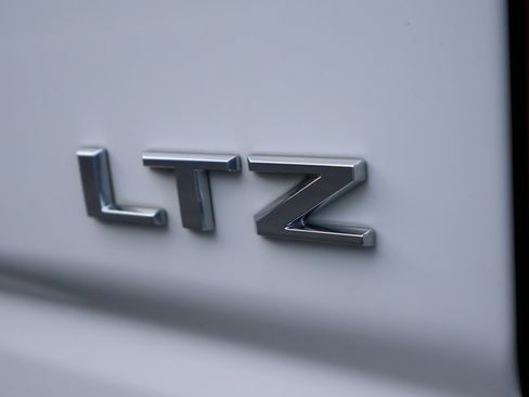 Used 2019 Chevrolet Silverado 1500 LTZ AWD/4WD image 30