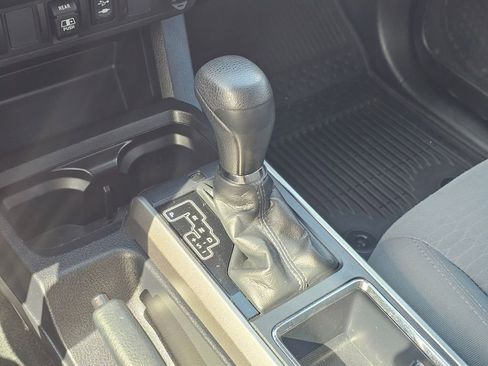Used 2019 Toyota Tacoma SR5 RWD image 18