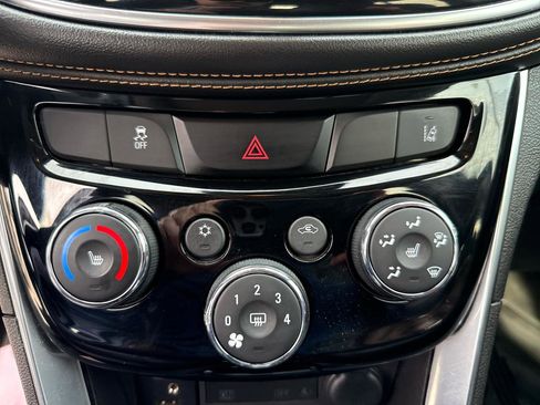 Used 2017 Chevrolet Trax Premier w/ Driver Confidence II Package image 35