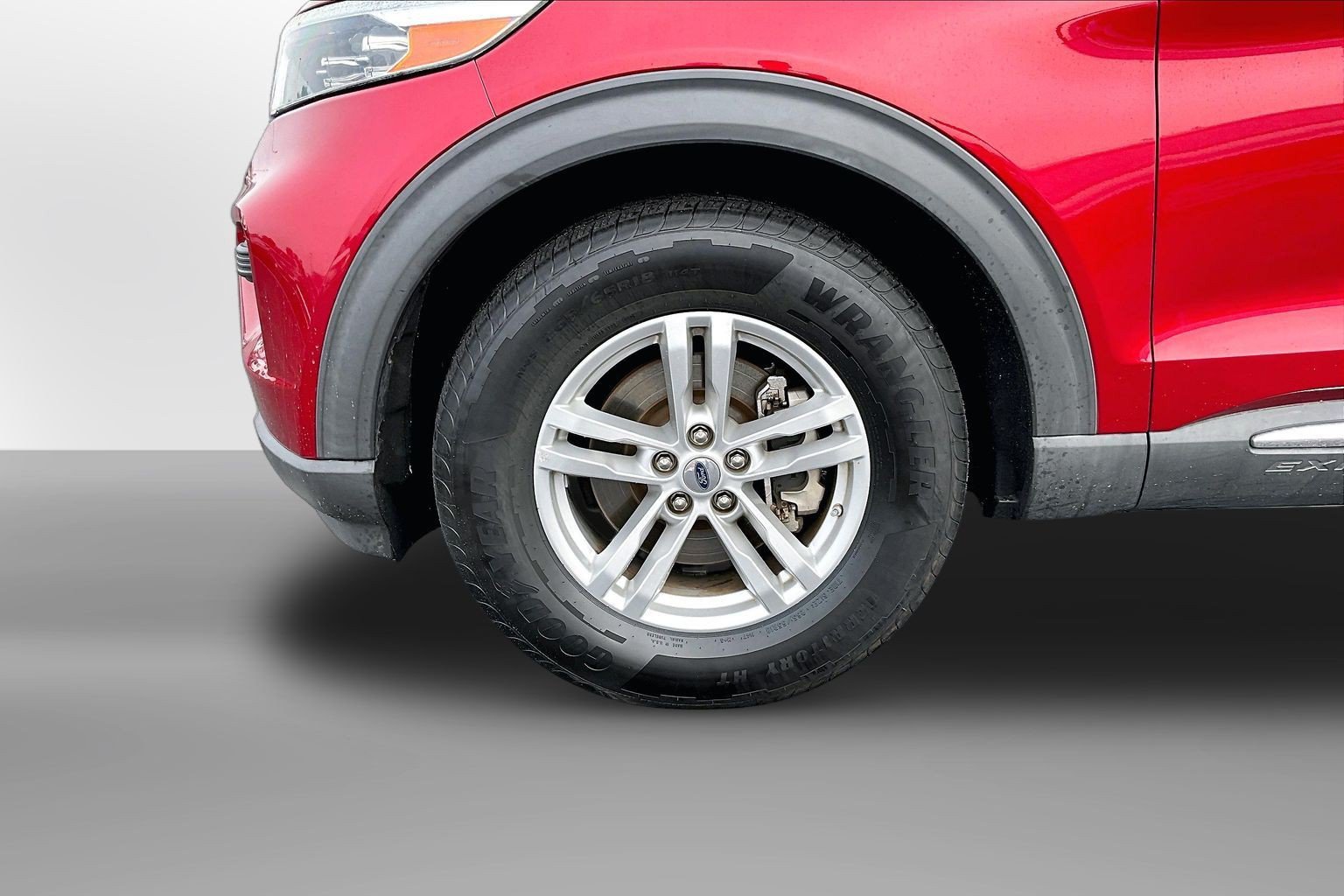Used 2020 Ford Explorer XLT RWD image 3