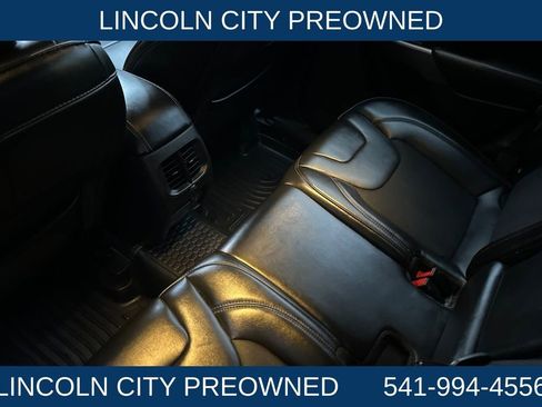 Used 2019 Jeep Cherokee Latitude Plus w/ Comfort/Convenience Group image 11