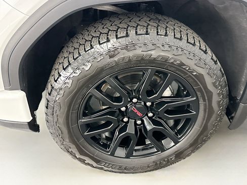 Used 2024 GMC Sierra 1500 Elevation image 11