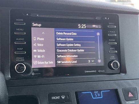 Used 2020 Toyota Sienna LE image 47