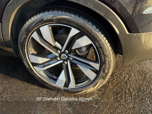 Certified 2023 Volvo XC40 B5 Ultimate w/ Protection Package Premier image 8