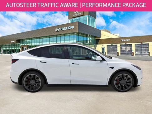 Used 2022 Tesla Model Y Performance AWD/4WD image 4