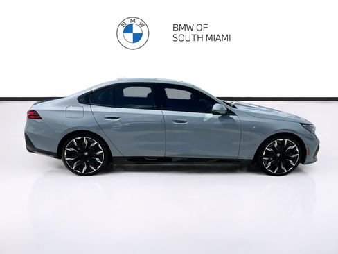 Used 2025 BMW 530i w/ M Sport Package RWD image 8