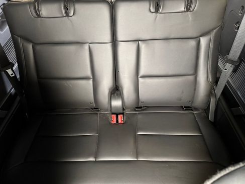 Used 2023 Ford Explorer XLT w/ Equipment Group 202A AWD/4WD image 22