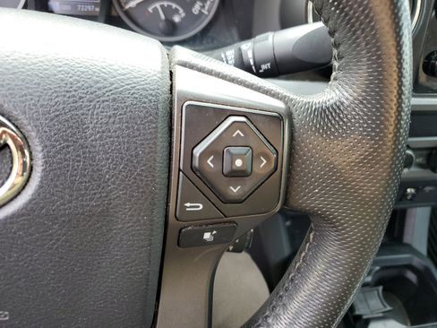 Used 2016 Toyota Tacoma TRD Sport image 14