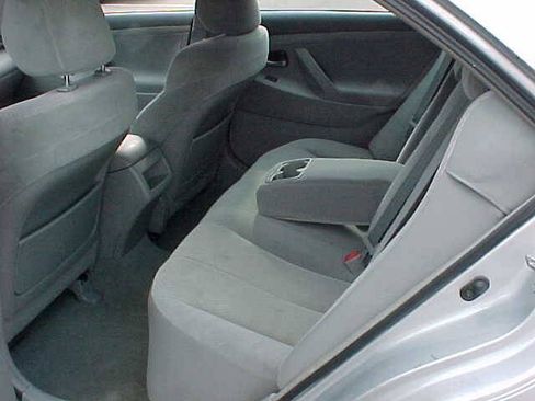 Used 2010 Toyota Camry LE FWD image 45