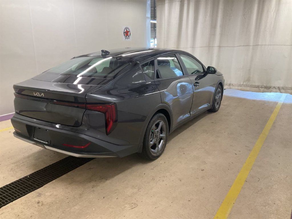Used 2025 Kia K4 FWD image 3