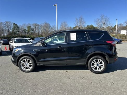Used 2018 Ford Escape SE image 2