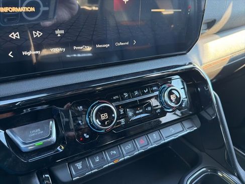 Used 2025 GMC Sierra 2500 AT4 image 25