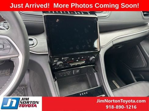 Used 2024 Jeep Grand Cherokee Limited w/ Luxury Tech Group II AWD/4WD image 13