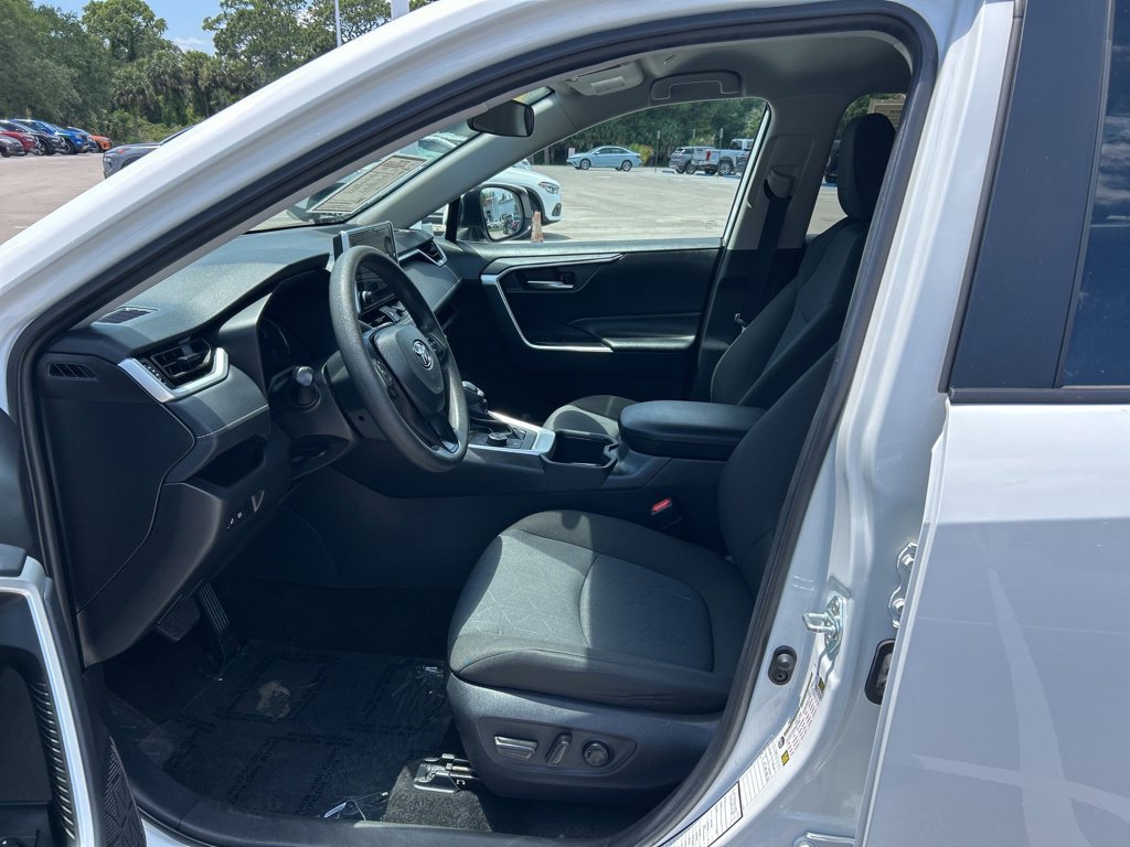 Used 2025 Toyota RAV4 XLE AWD/4WD image 16