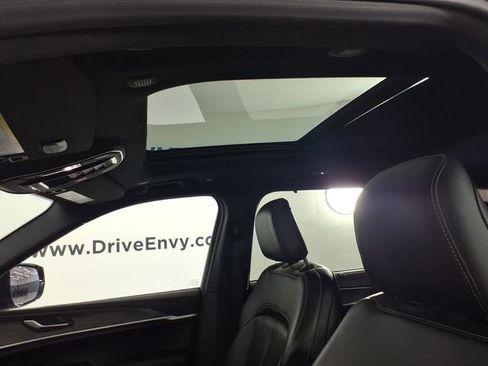 Used 2025 Jeep Grand Cherokee L Limited w/ Luxury Tech Group II image 17