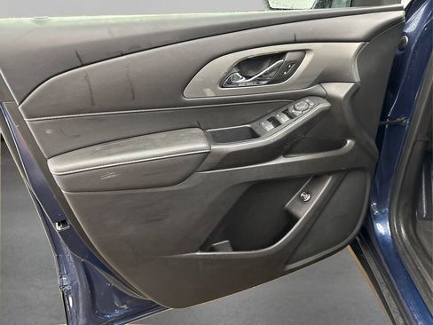 Used 2023 Chevrolet Traverse LT image 23