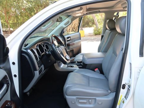 Used 2016 Toyota Sequoia Platinum RWD image 16