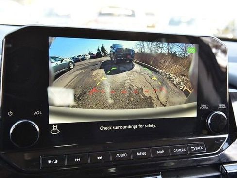 Used 2024 Nissan Pathfinder SL image 15