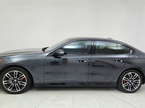 Used 2025 BMW 540i xDrive w/ Executive Package image 10