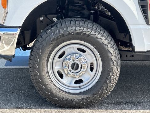 Used 2023 Ford F250 XL w/ FX4 Off-Road Package AWD/4WD image 24