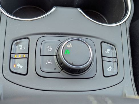 Used 2024 GMC Terrain SLE w/ Driver Convenience Package image 20