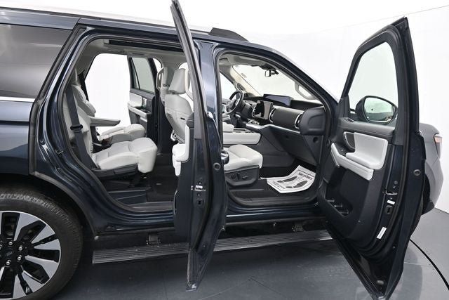 Used 2025 Ford Expedition Platinum w/ Driver's Package AWD/4WD image 13