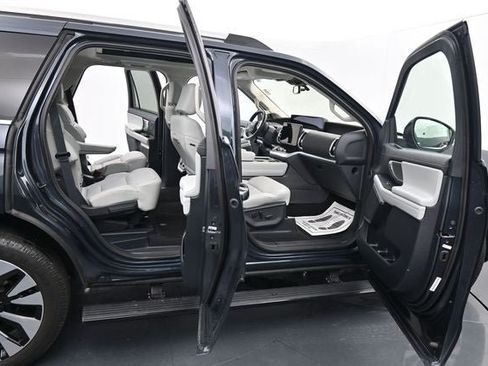 Used 2025 Ford Expedition Platinum w/ Driver's Package AWD/4WD image 13