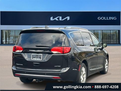 Used 2019 Chrysler Pacifica Limited image 3