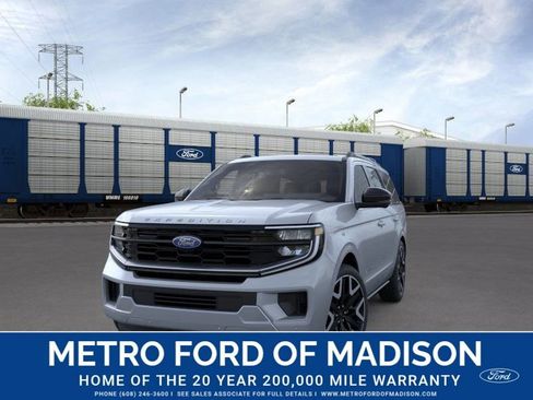 New 2026 Ford Expedition Platinum image 2