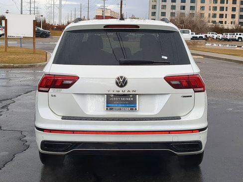 Used 2022 Volkswagen Tiguan SE R-Line image 5