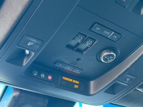 Used 2020 Cadillac Escalade ESV Platinum image 25