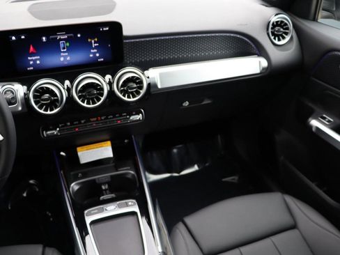 New 2025 Mercedes-Benz GLB 250 image 28