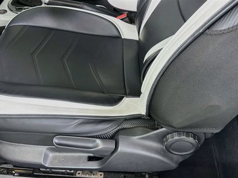 Used 2019 Volkswagen Beetle 2.0T SE FWD image 20