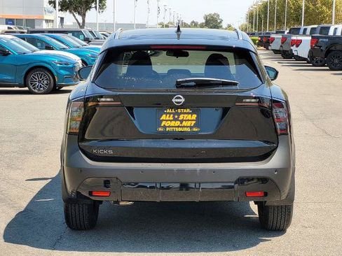 Used 2026 Nissan Kicks SV w/ Illumination Package FWD image 5