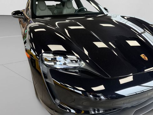Used 2022 Porsche Taycan RWD image 9