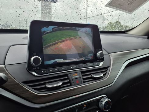 Used 2025 Nissan Altima 2.5 SV FWD image 26
