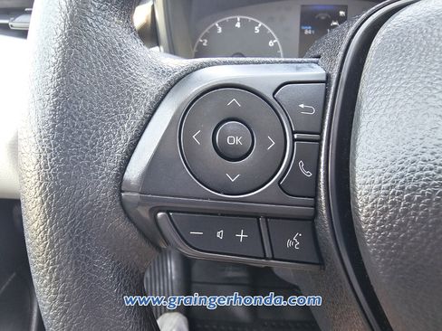 Used 2025 Toyota Corolla LE image 19