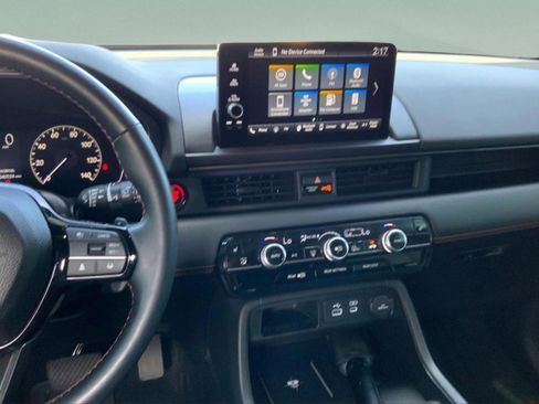 Used 2024 Honda Pilot TrailSport image 9